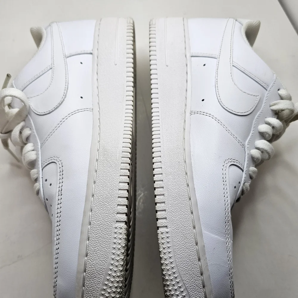 Nike White Athletic Shoes - Picture 3 of 16